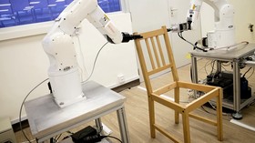 فیلم/ رباتی که صندلی IKEA می‌سازد