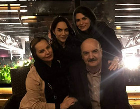 جشن تولد آقای مجری با حضور همسر و دخترانش/عکس