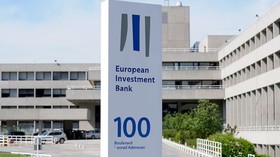 مقاومت بانک سرمایه‌گذاری اروپا برای ادامه‌ی معامله با ایران