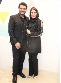 سام درخشانی به همراه همسرش در اکران فیلم «دشمن زن»/عکس