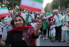 گزارش تصویری از تماشای بازی فوتبال ایران و پرتغال در ورزشگاه آزادی