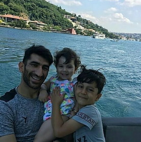 علیرضا بیرانوند با فرزندانش طاها و بارانا در ترکیه/عکس