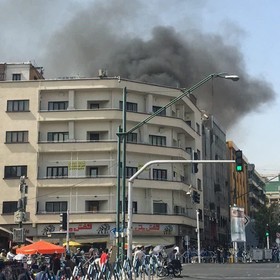آتش‌سوزی پاساژ کامپیوتر در چهارراه ولیعصر تهران/عکس