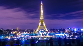 چرا فرانسه یک مقصد محبوب گردشگری است؟