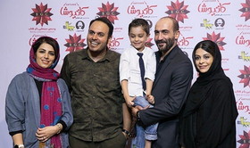 کارگردان و بازیگر «لاتاری» در کنار همسرانشان/عکس