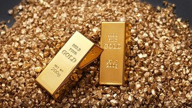 افت نرخ دلار قیمت طلا را بالا برد