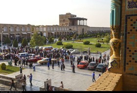 گزارش تصویری از همایش خودروهای کلاسیک در میدان نقش جهان