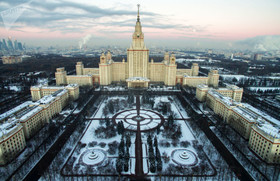 نمایی از ساختمان اصلی دانشگاه دولتی مسکو