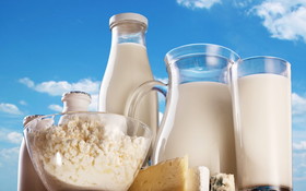 شیر را گرم بخوریم یا سرد: کدام مفیدتر است؟