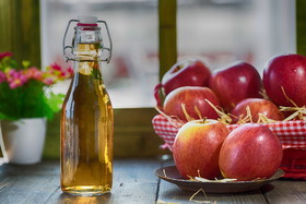 برای کاهش وزن قبل از غذا سرکه سیب بخورید