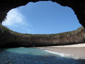 ساحل مخفی در جزيره ماريتا، مکزیک