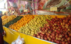 بازار مملو از میوه است/قیمت گوجه و پیاز نزولی است