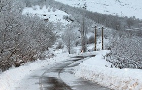 بارش برف در برخی جاده های کشور/ترافیک در جاده چالوس