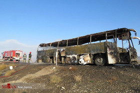 آتش‌سوزی اتوبوس مسافربری در جاده سبزوار-نیشابور/عکس