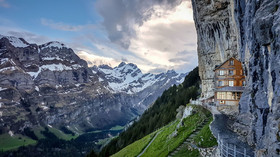 هتل صخره ای در کوه های آلپ سوئیس
