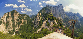 چایخانه کوهستانی در چین