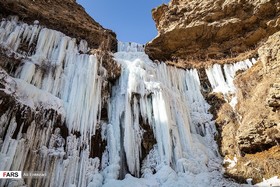 گزارش تصویری از آبشار یخ‌زده حیرت‌انگیز در آذربایجان غربی