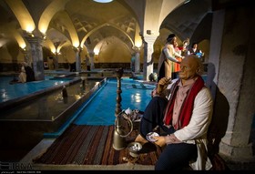 حمام تاریخی رهنان که در نزدیکی اصفهان در شهر رهنان توسط حاج آقا محمد در دوره ی صفوی ساخته شده است . حمام دارای دو سالن بزرگ و کوچک با مساحتی بالغ بر هزار و چهارصد متر مربع است.
