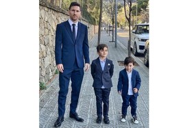 عکس|مسی و پسرانش در حال رفتن به عید دیدنی!