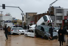 عکسی عجیب از وضعیت خودروها بعد از سیل شیراز