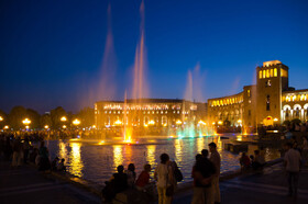 فواره موزیکال در میدان مرکزی پایتخت ارمنستان