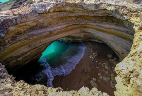 ساحل غار بناگیل در پرتغال