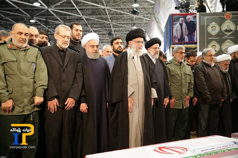 نماز رهبر انقلاب بر پیکر شهیدسلیمانی