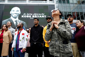 طرفداران کوبی برایانت در مراسم یادبود وی در لس آنجلس