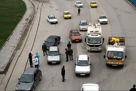 حمله به مأموران پلیس حین جلوگیری از تردد یک خودروی غیربومی
