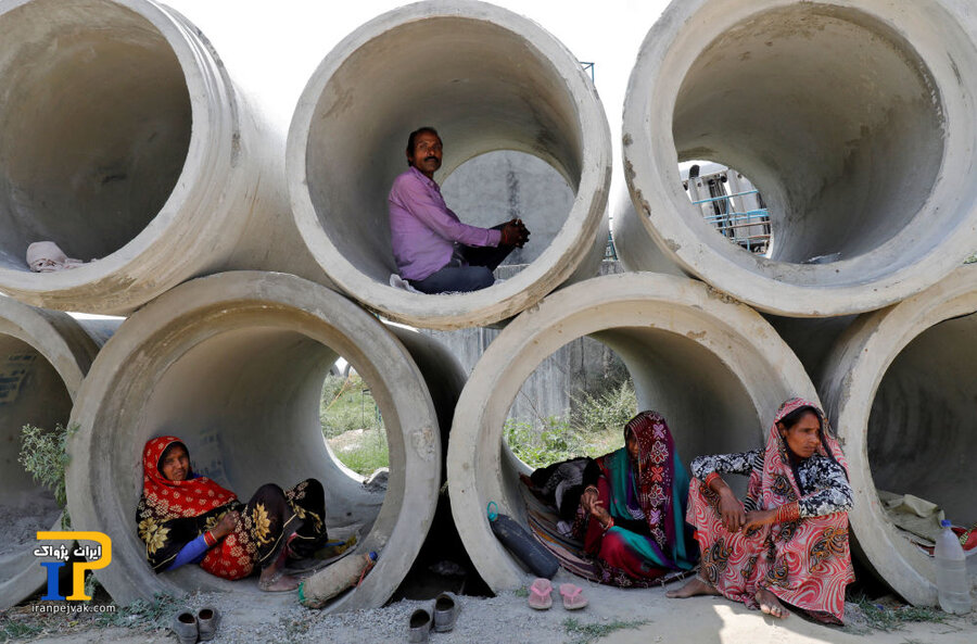 کارگران هندی در حال استراحت