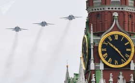 بمب افکن های «سو-24» در آسمان مسکو
