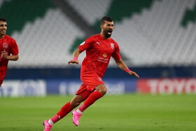 جنجال پرچم قطر؛ لژیونر پرسپولیسی برای تیم ملی قطر بازی می‌کند؟