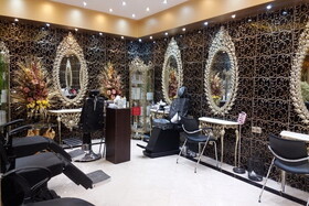 رئیس اتحادیه آرایشگران زنان مشهد: گفتند چرا باید در شهر امام رضا زنان ناخن بکارند
