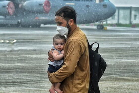 عکسی از پدر افغان و فرزندش که دنیا را تکان داد