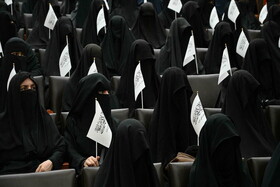 زنان برقع پوش با تجمع در دانشگاه از طالبان حمایت کردند