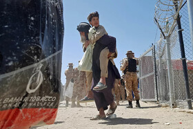 برقراری کنترل طالبان بر افغانستان و مهاجرت افغانها از کشور.