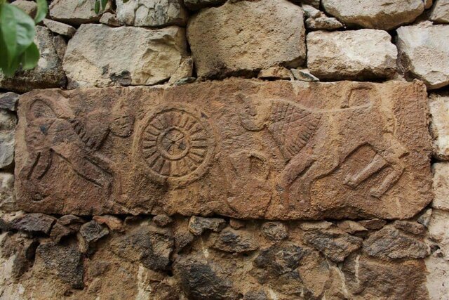 کشف کتیبه فارسی «شیرِ شمشیر به‌دست» در ارمنستان