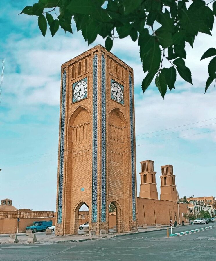 تصویر زیبای ساعت معروف یزد؛ قدیمی‌ترین و اولین ساعت شهری ایران