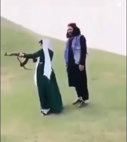 ویدیوی معشوقه سلاح به‌دست طالبانی خبرساز شد!