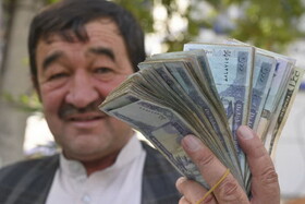 طالبان چه کرده که ارزش پول افغانستان بالا رفته و تورم پایین آمده؟