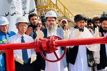 طالبان استخراج نفت را آغاز کرد(+عکس)