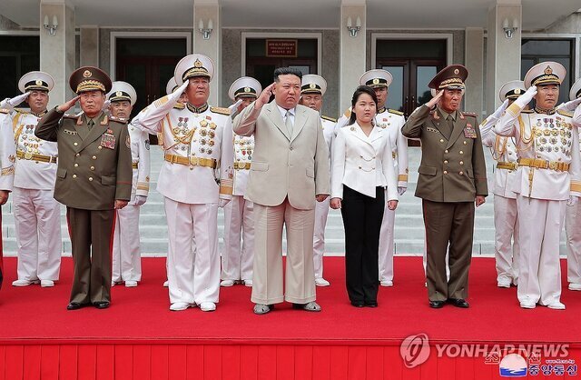 رهبر کره شمالی آماده‌باش جنگ با آمریکا را صادر کرد(+عکس)