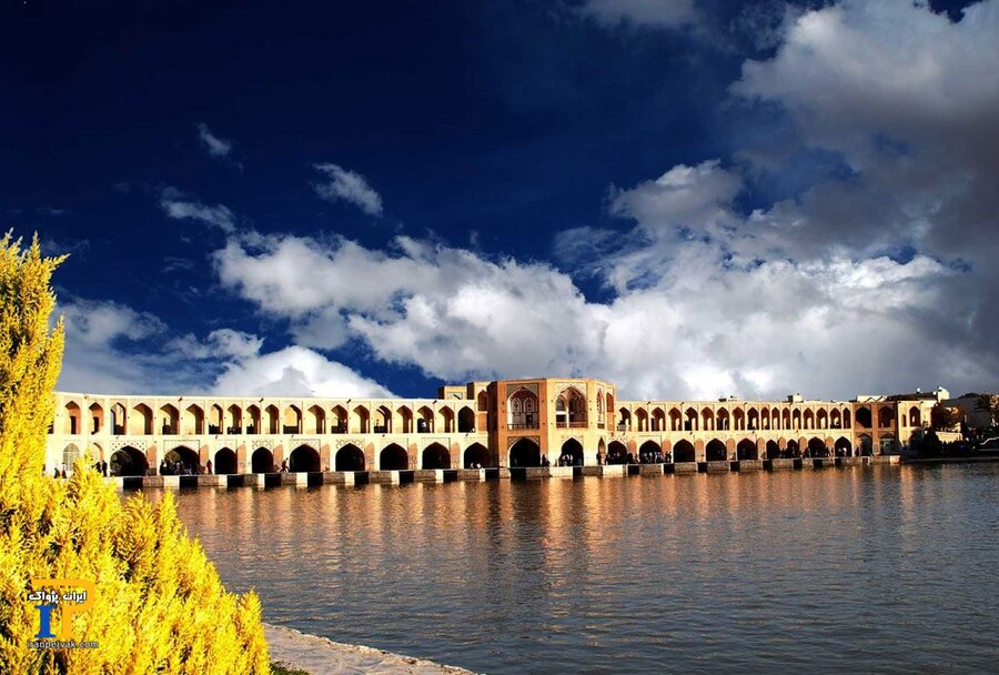 بهترین راه سفر به اصفهان، زمینی یا هوایی؟