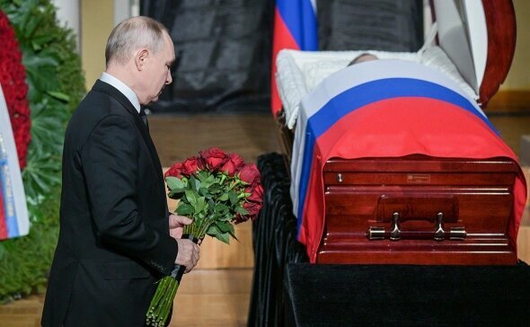 وداع پوتین با لبدوف با یک دسته گل(+عکس)