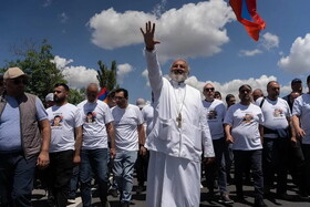 ارامنه معترض به خیابان‌ها آمدند/ اعتراض به واگذاری روستاها به باکو